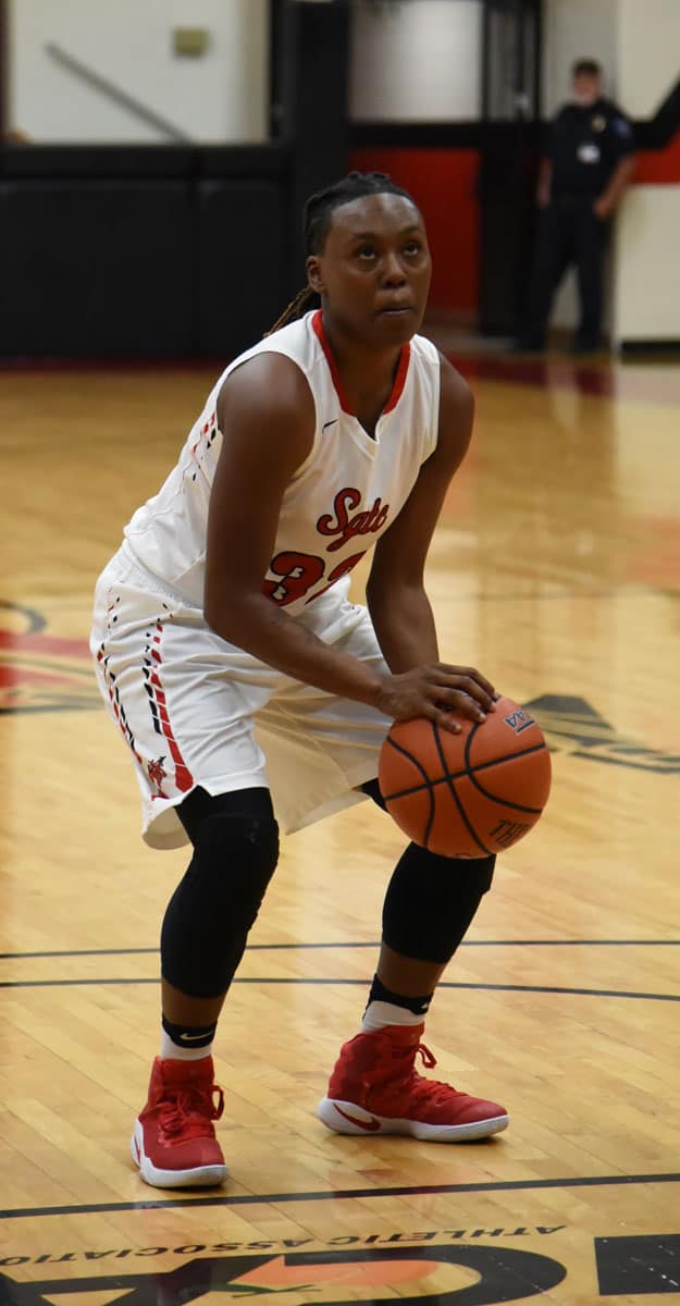 Shaineequah Fluellyn, 32, was the top scorer for the Lady Jets against Albany Tech with 22 points.