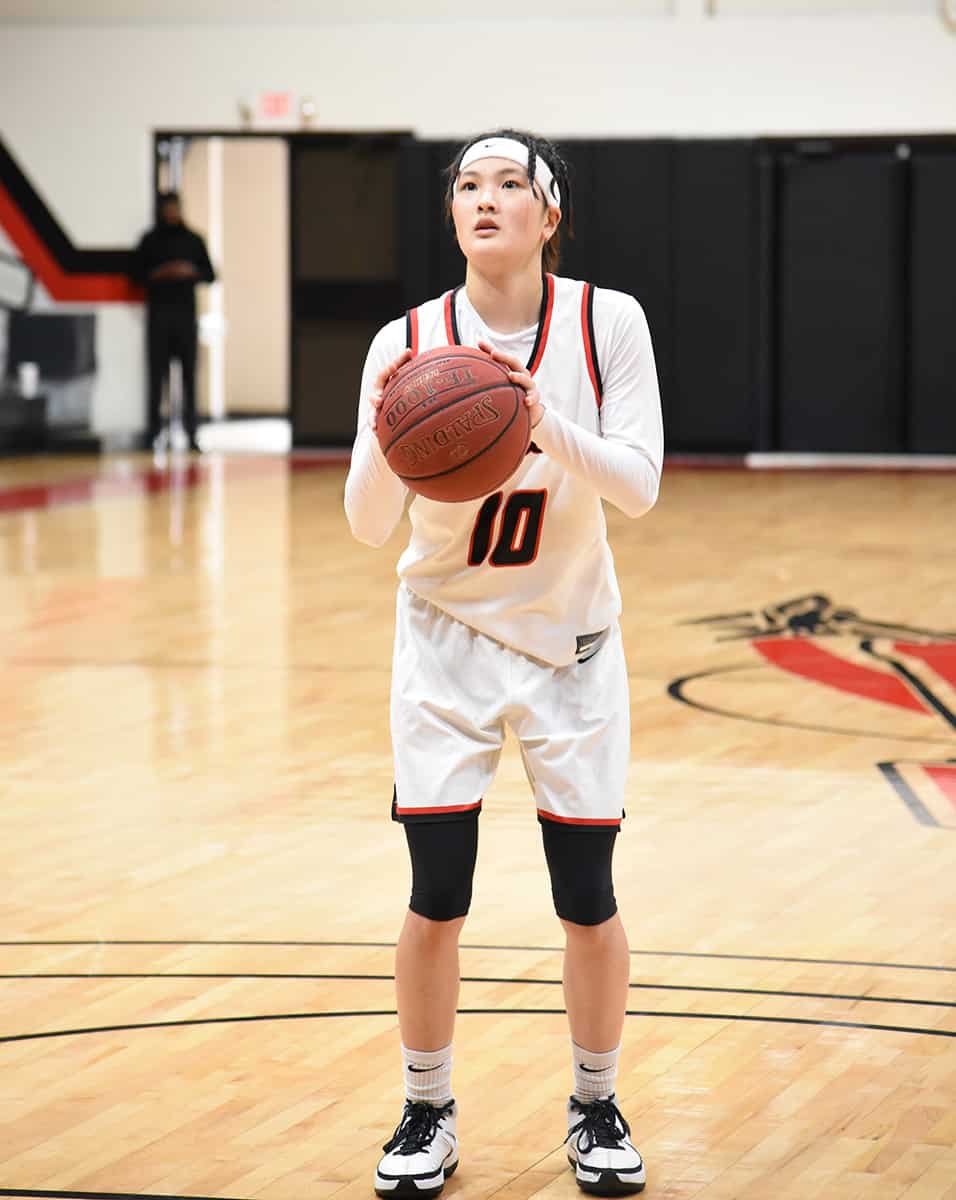 Sophomore guard Moe Shida led the Lady Jets in scoring with 14 points. She was six of eight from the foul line in the final minutes of the game to help her team take the 71 – 66 victory over the fourth ranked Shelton State Lady Bucs.