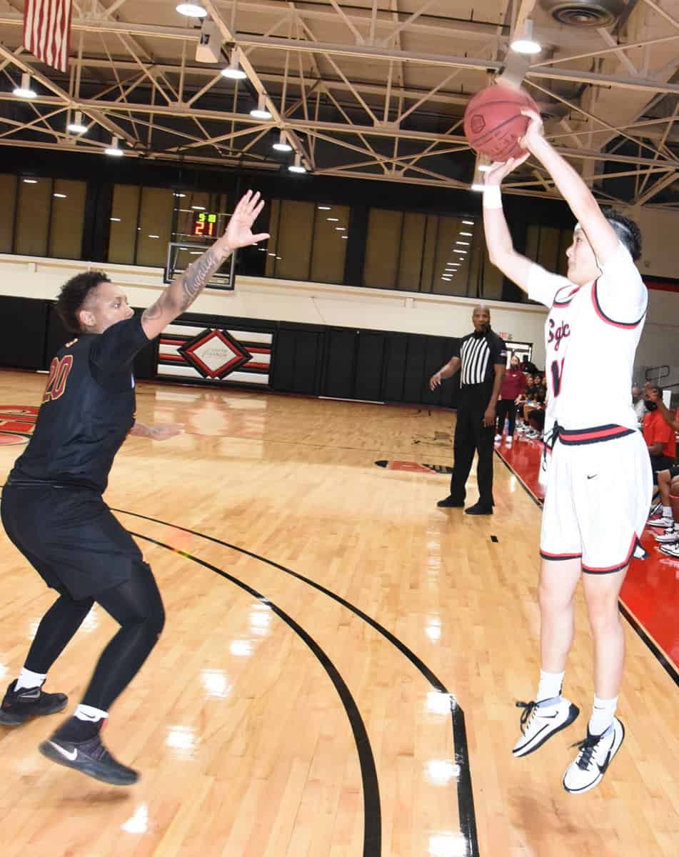 Moe Shida (10) led the Lady Jets in scoring with 21 points