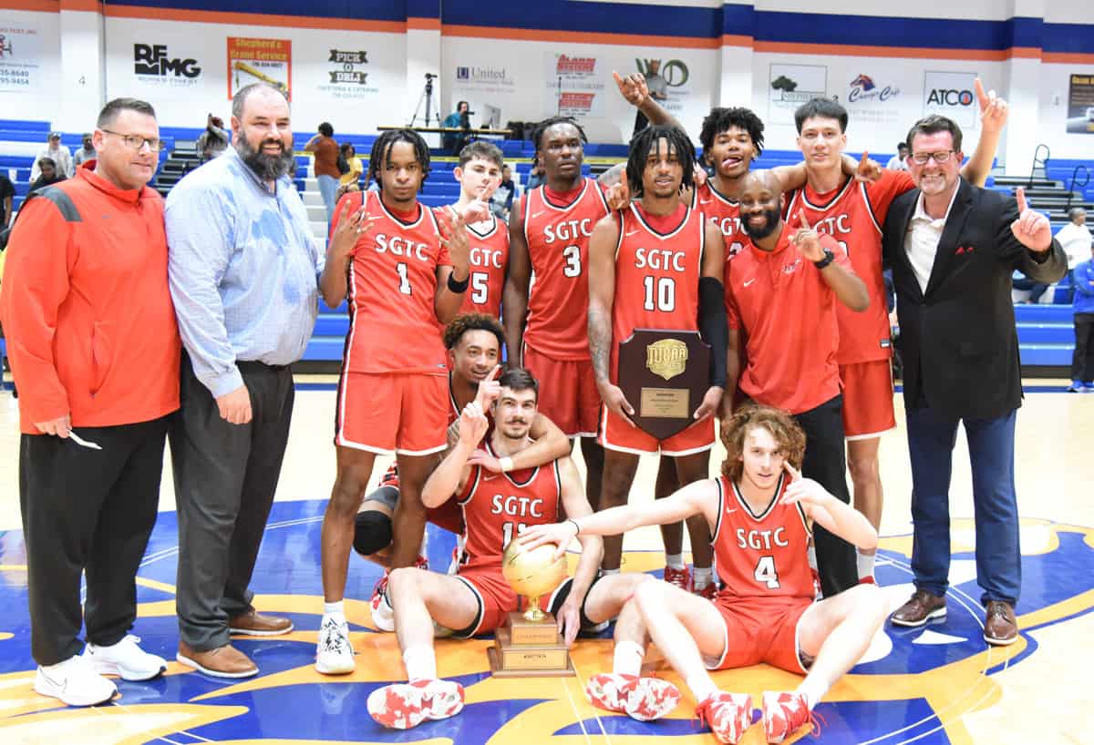 The SGTC Jets secured the GCAA Tournament Championship and earned the right to advance to the NJCAA National Tournament as the Southeast District Champions. Shown above with the GCAA Tournament and NJCAA Southeast District Championship plaque are the 2021 – 2022 Jets.