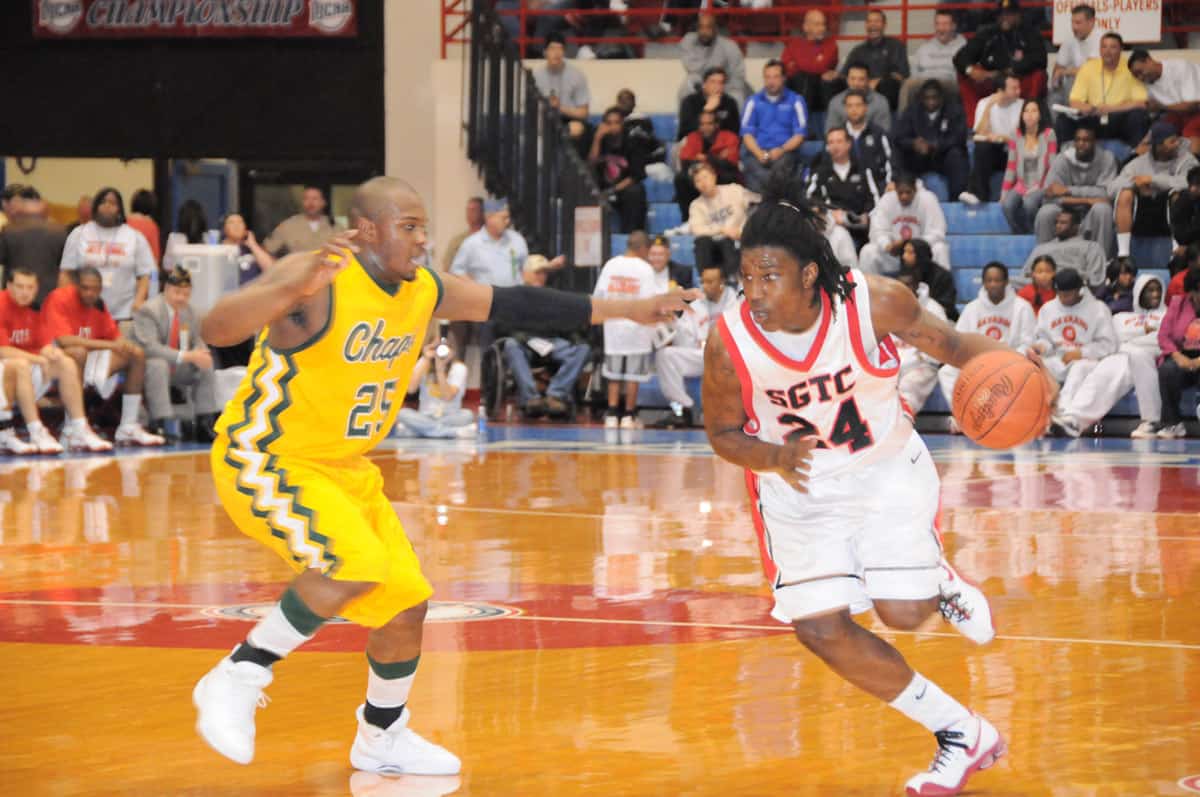 Shown above is Jae Crowder playing in the NJCAA National Tournament with South Georgia Technical College Jet in 2008 – 2009.
