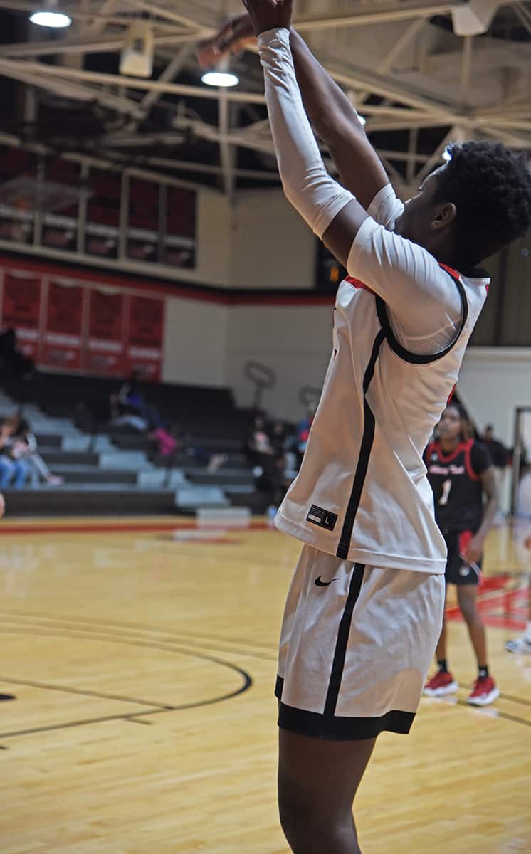 Alexia Duzeko, 5, led the team in scoring with 25 points.