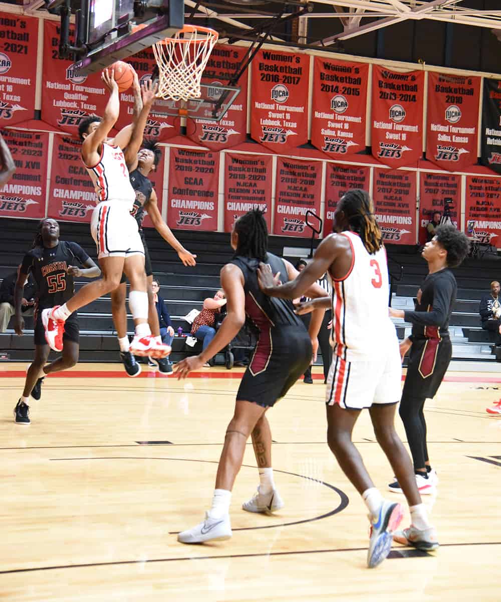 Deonte Williams, 2, led the Jets in scoring with 20 points.