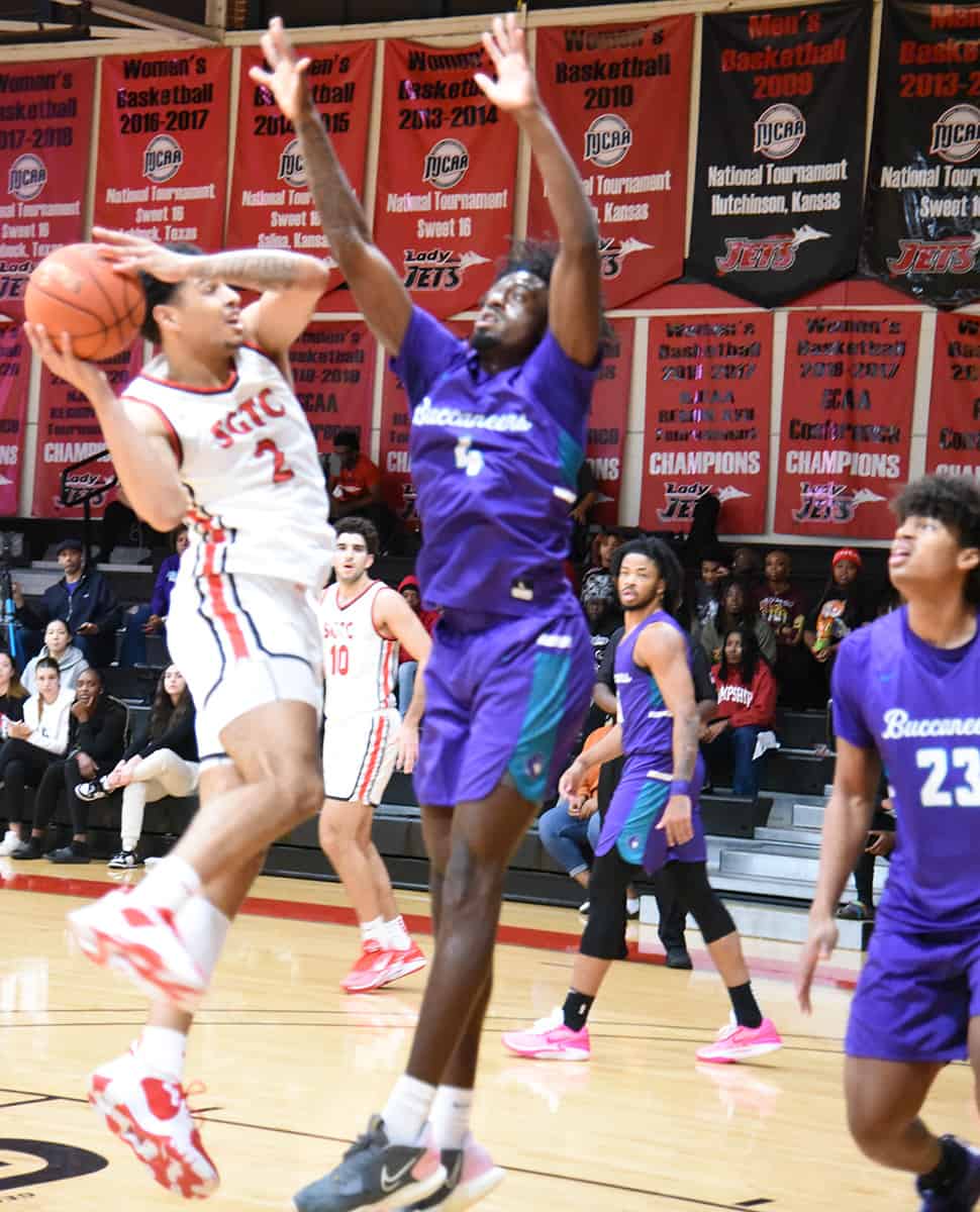 Deonte Williams, 2, led the Jets in scoring with 14 points.