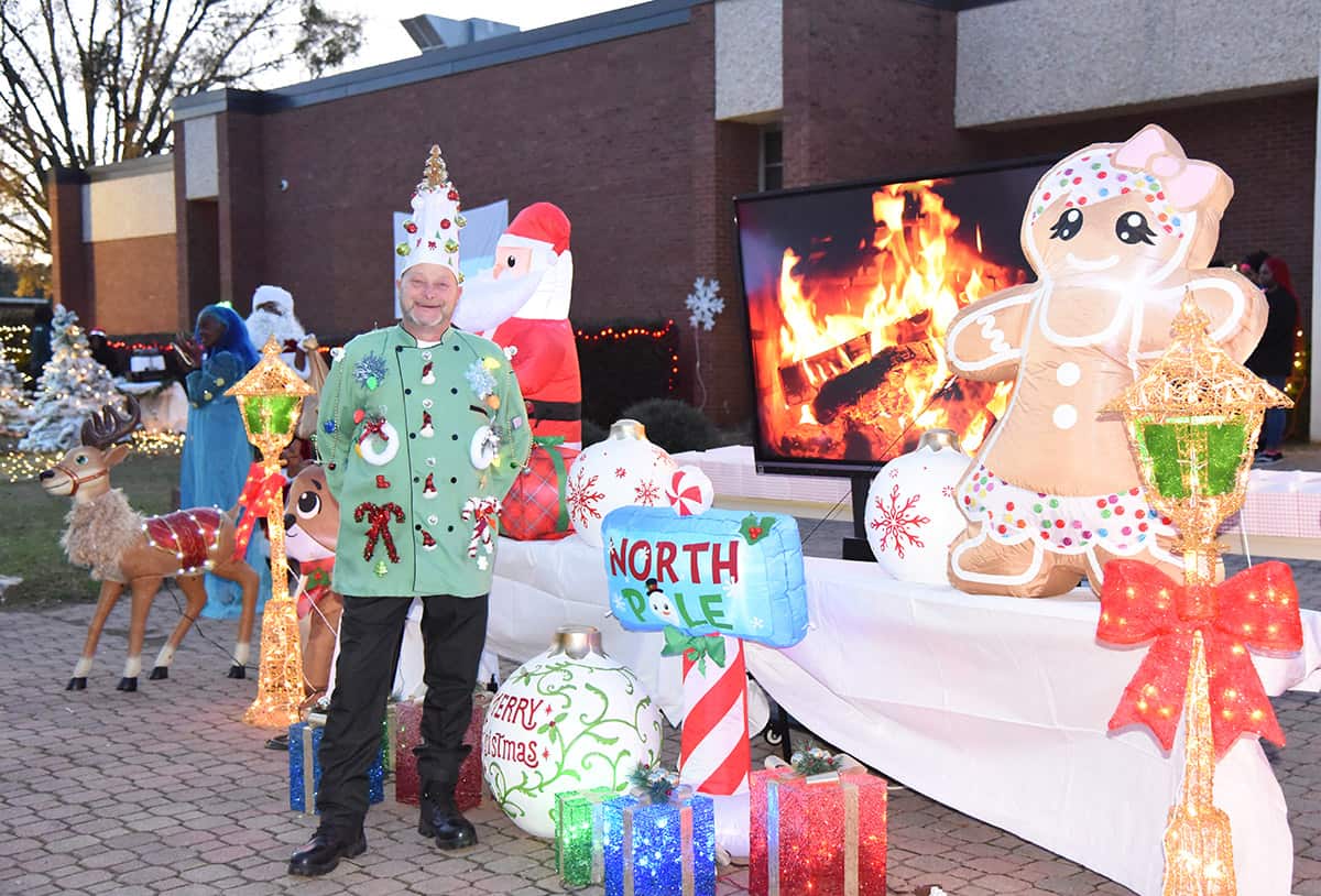 SGTC Culinary Arts instructor Chef Ricky Watzlowick and Culinary Arts students handed out boxes of goodies for each car load.