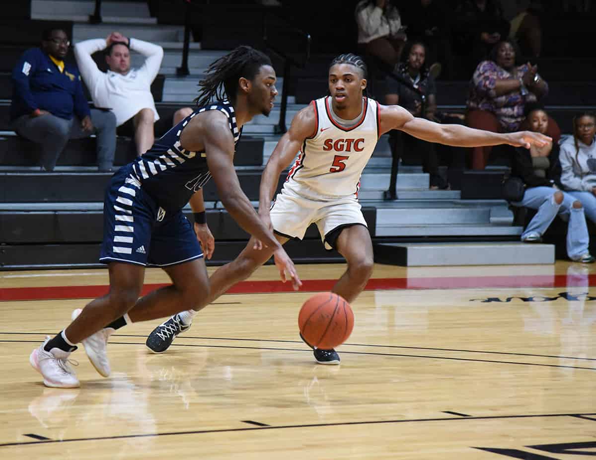 Camarion Johnson, 5, led the Jets to a win in the NJCAA Region XVII quarterfinals with 21 points.