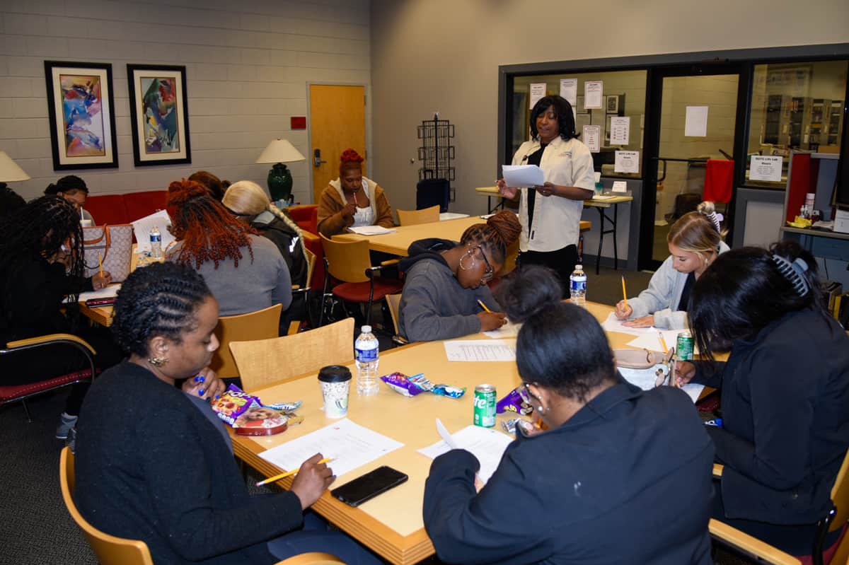 SGTC Retention and Coaching Specialist Dr. Deo Cochran-Sherrod conducts a workshop for SGTC students on strategies for improving study skills.