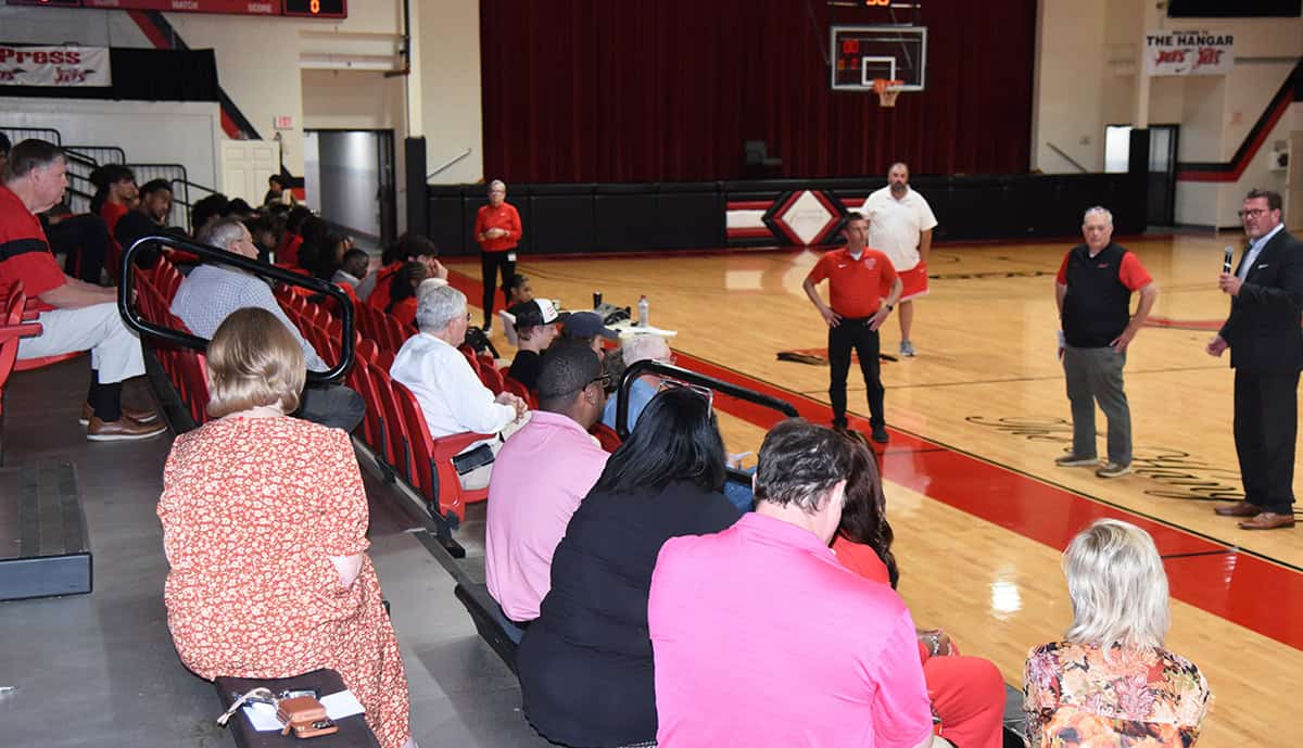 SGTC President Dr. John Watford (far right) is shown above thanking the Jets Booster Club members for attending the Tip Off Banquet. Show with Dr. Watford are SGTC Booster Club President Doug Goodin, SGTC Athletic Director and Lady Jets head coach Jason Carpenter, and SGTC Jets head coach Chris Ballauer.