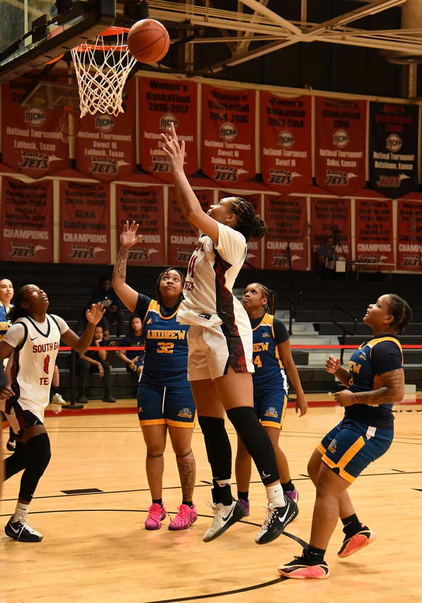 Jaidyn Elam (11) led the Lady Jets in scoring against Andrew College with 29 points.