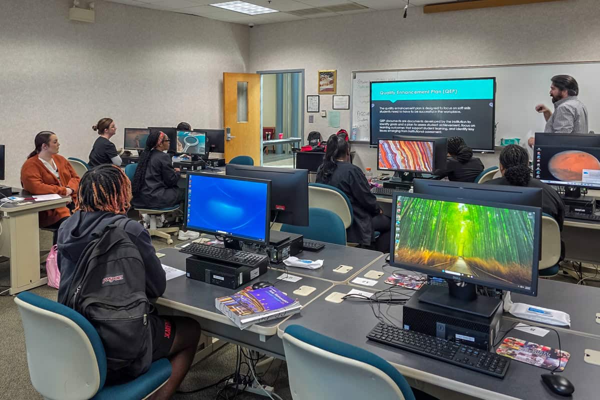SGTC Media and Library Services Specialist DW Persall (right) leads a workshop on setting S.M.A.R.T. goals at the college’s Crisp County Center.