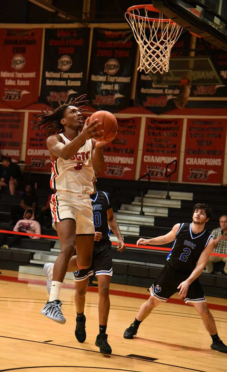 Jalexs Ewing (0) scored 11 points in the Jets loss to South Georgia State College.