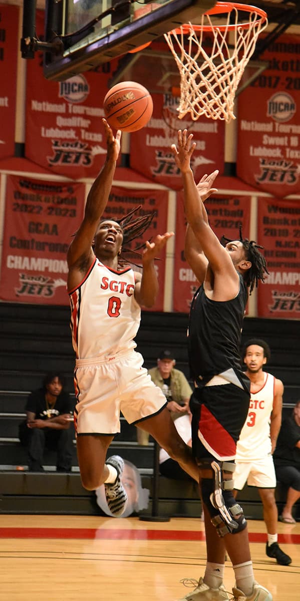 Jalexs Ewing (0), was the only Jet to reach double-figures in SGTC’s narrow 60 – 59 victory over Albany Tech in the NJCAA Region XVII tournament quarterfinals.