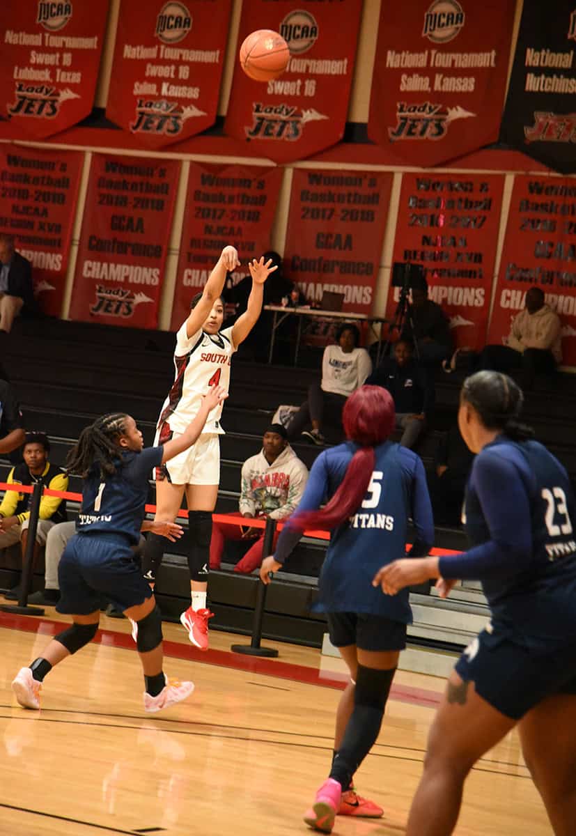 Taja Bennett, 4, was the leading scorer for the Lady Jets with 27 points.